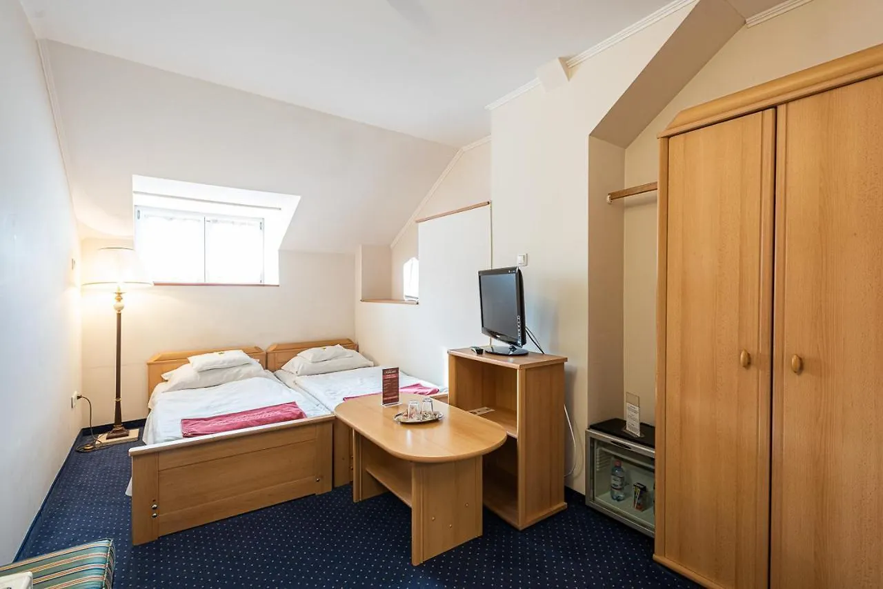 Hotel Romantik Eger 3*,  Hungary