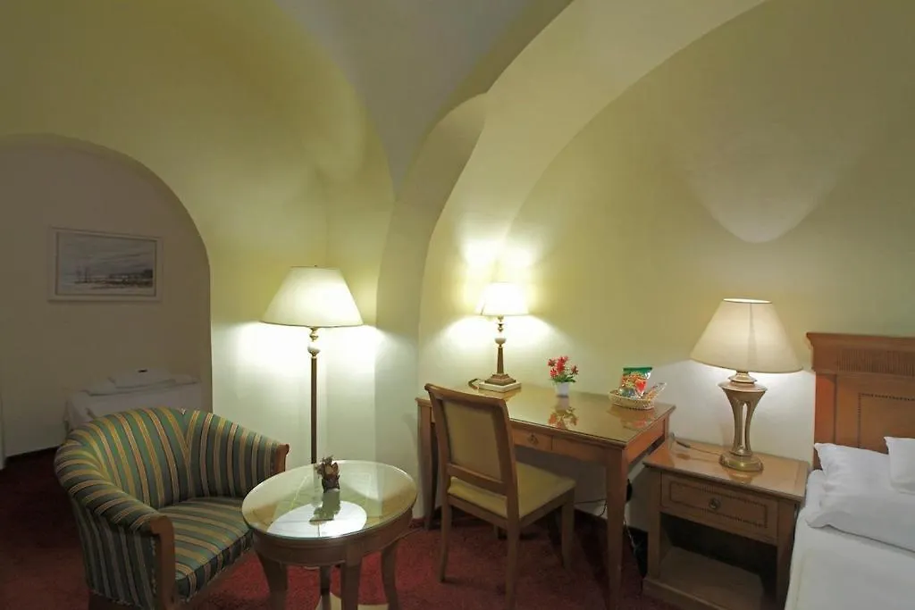 Hotel Romantik Eger 3*,
